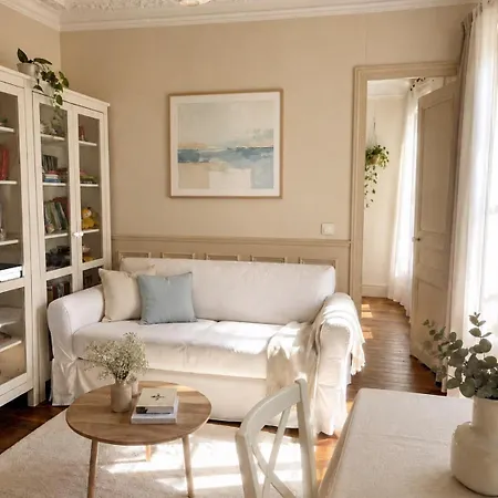 Cozy Parisian Near Eiffel Tower * باريس