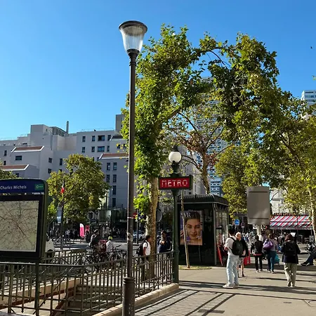 Cozy Parisian Near Eiffel Tower *